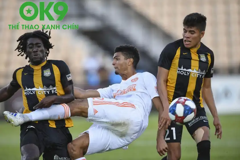 Charleston Battery đang có phong độ hoàn toàn vượt trội. Charleston Battery đang có phong độ hoàn toàn vượt trội.